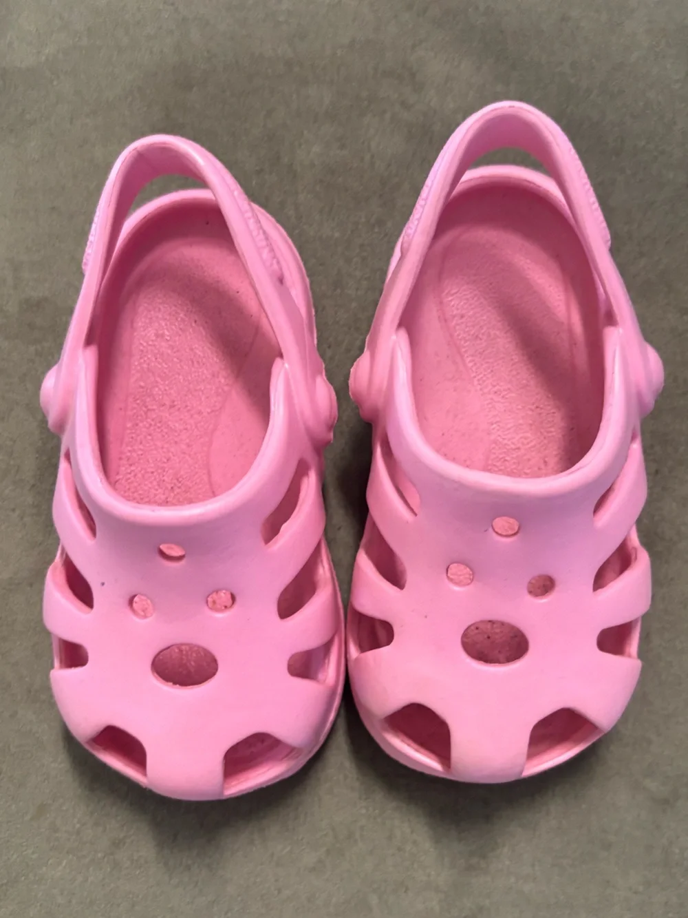 Size 5 Baby Deer solid light pink slip on waterproof breathable Clog.  In EUC!